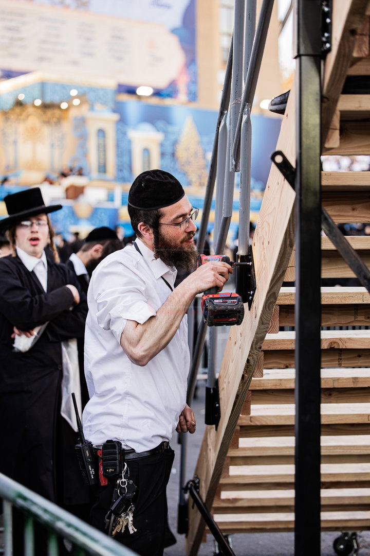 מעמד ההדלקה בחצה"ק סאטמר