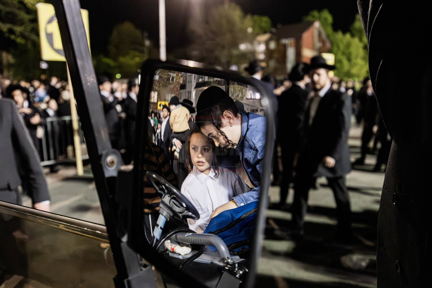 מעמד ההדלקה בחצה"ק סאטמר