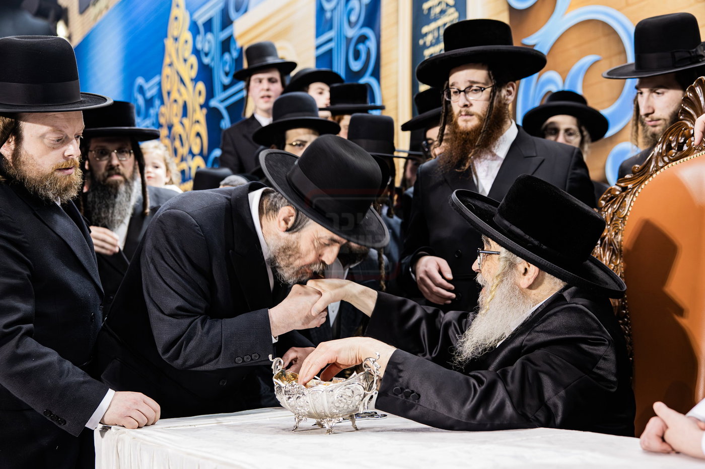 מעמד ההדלקה בחצה"ק סאטמר