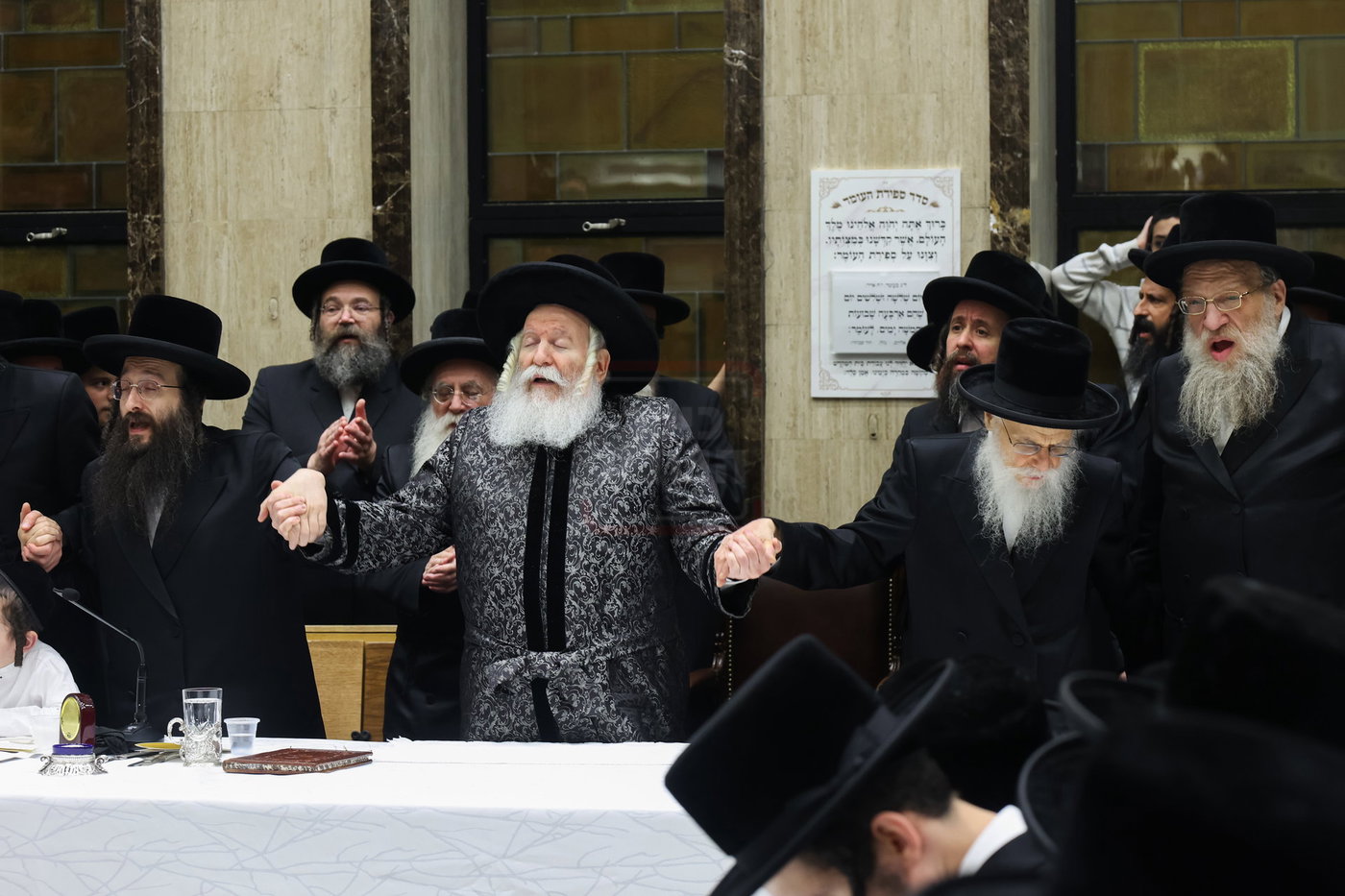 ל"ג בעומר בחצה"ק באבוב