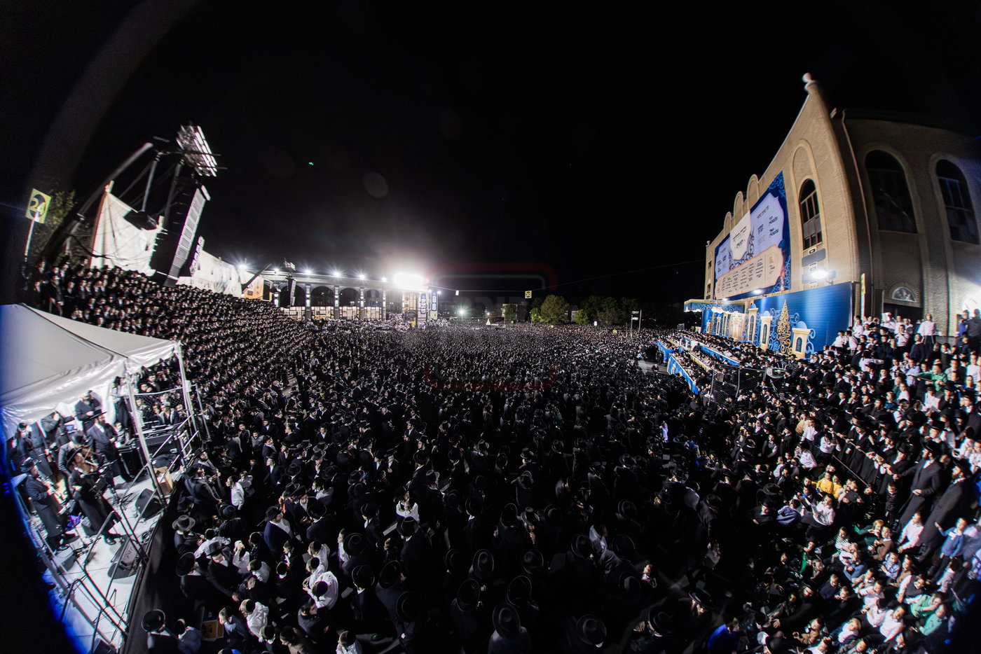 מעמד ההדלקה בחצה"ק סאטמר