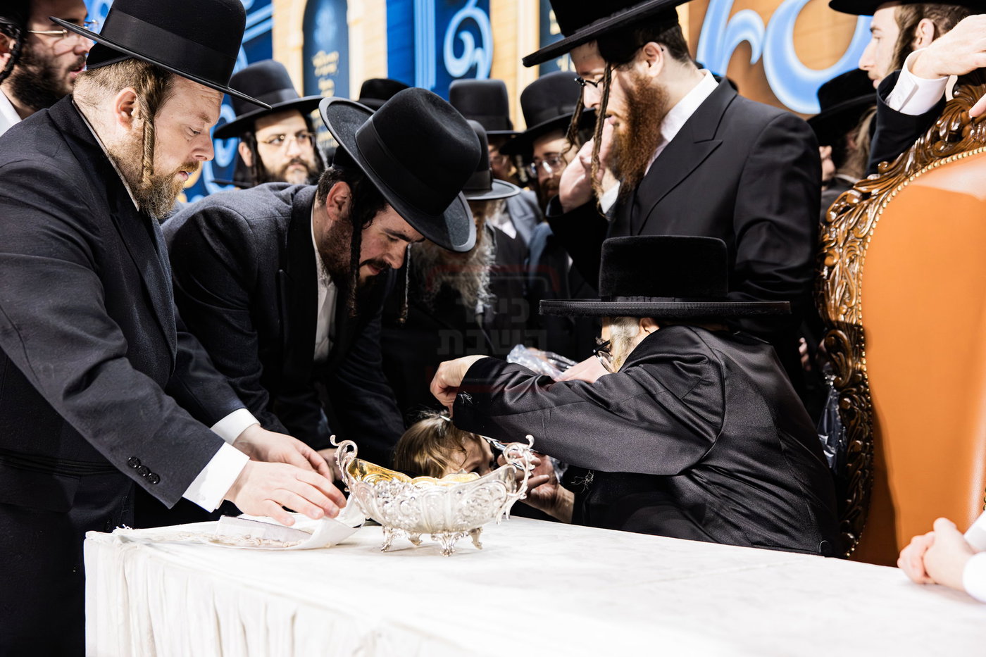 מעמד ההדלקה בחצה"ק סאטמר