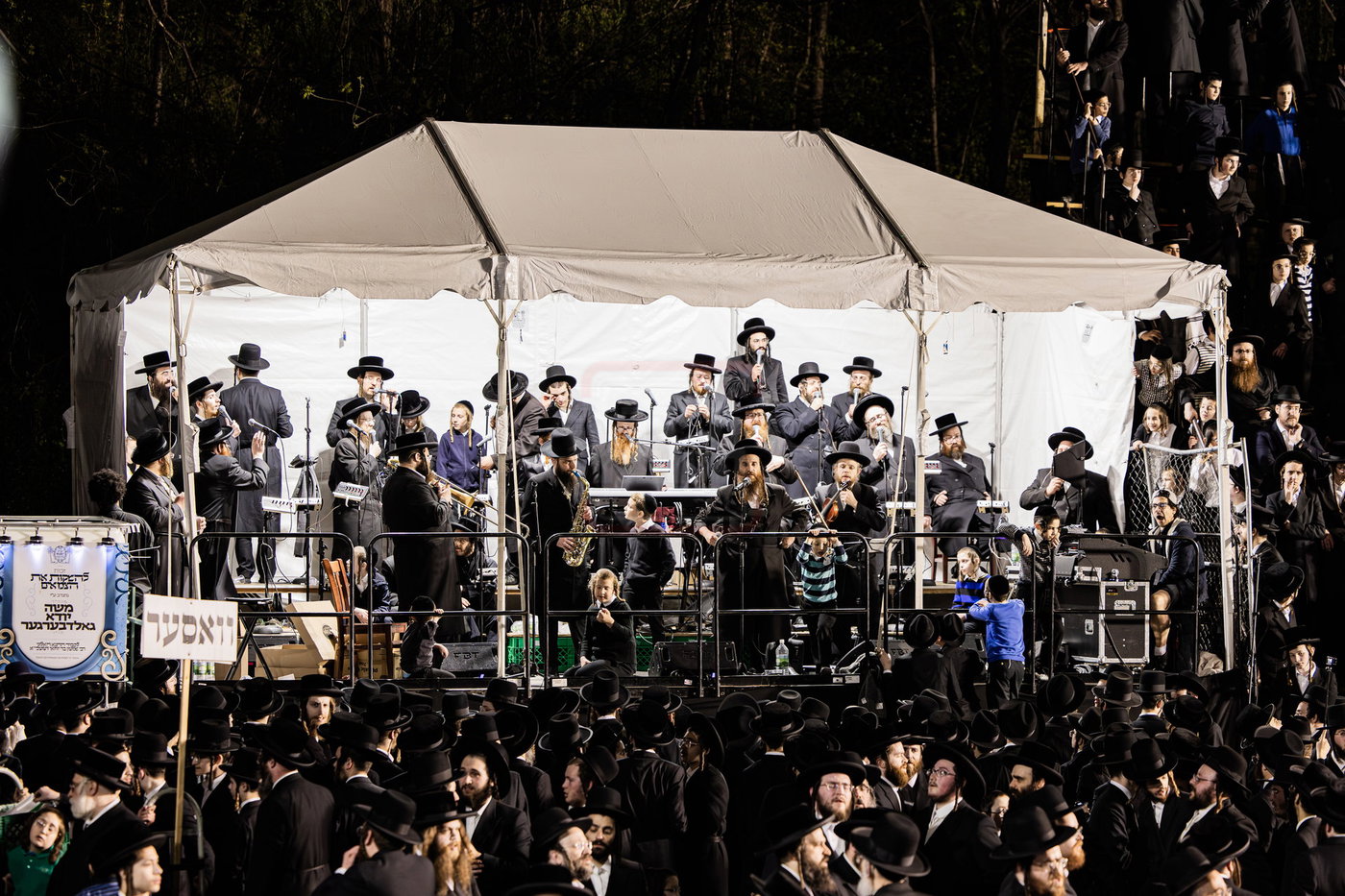 מעמד ההדלקה בחצה"ק סאטמר