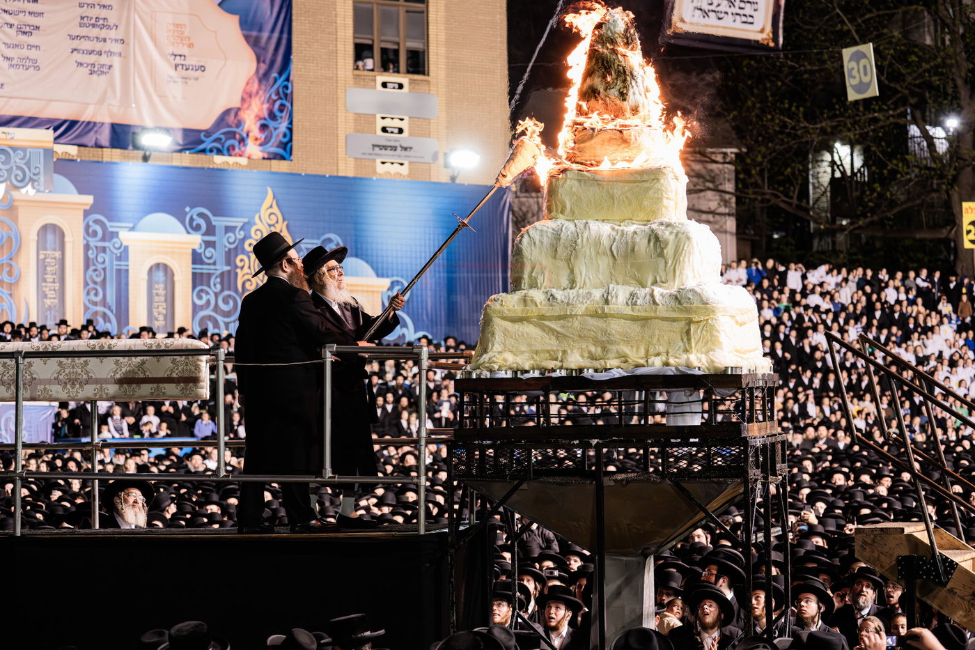 מעמד ההדלקה בחצה"ק סאטמר