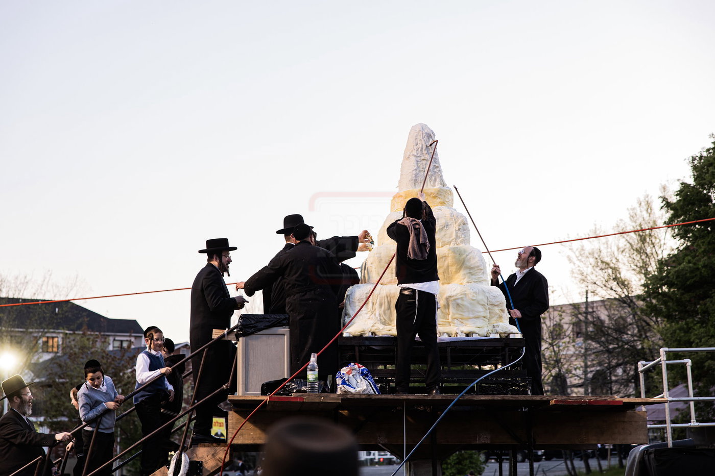 מעמד ההדלקה בחצה"ק סאטמר