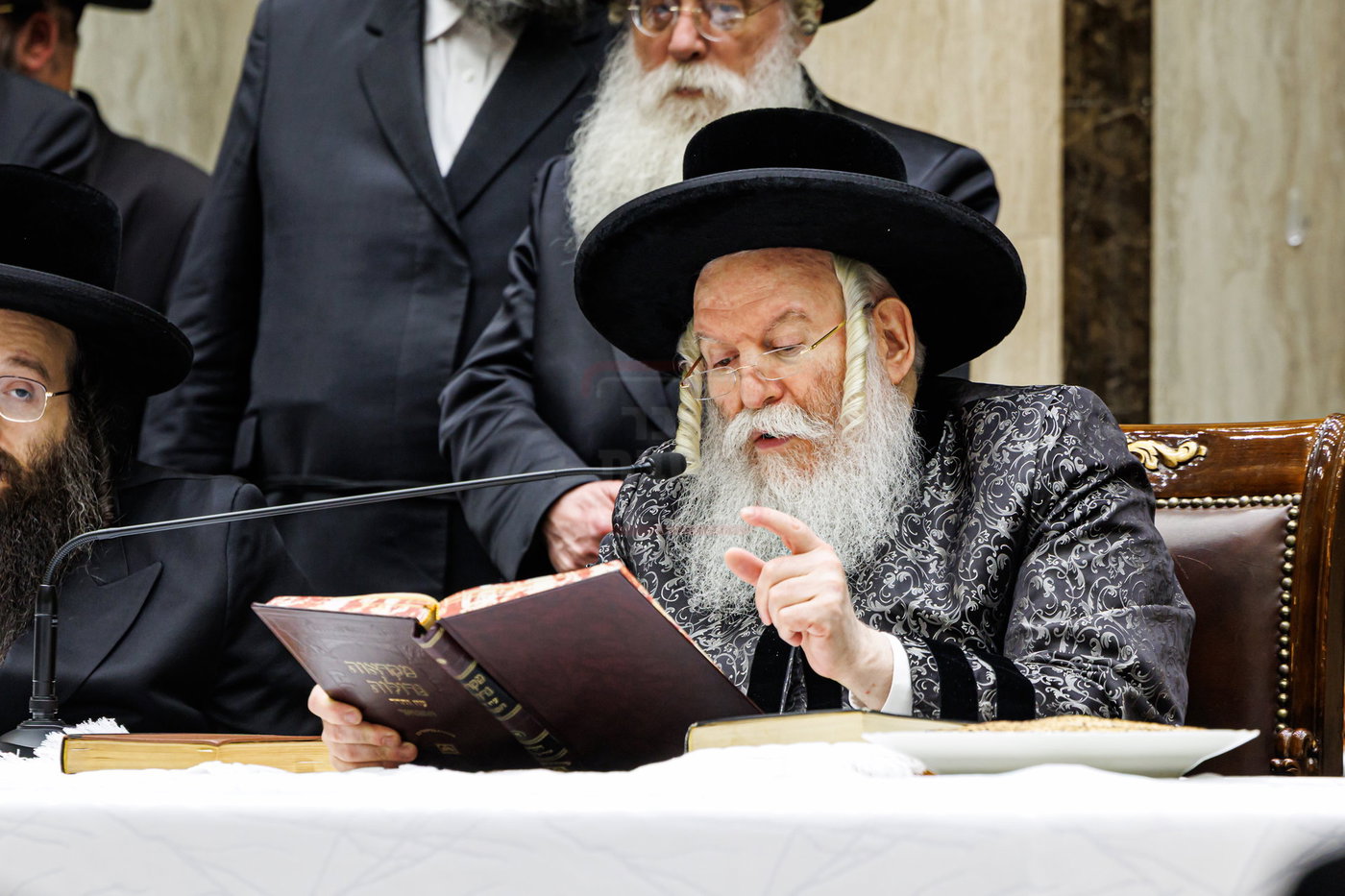 ל"ג בעומר בחצה"ק באבוב