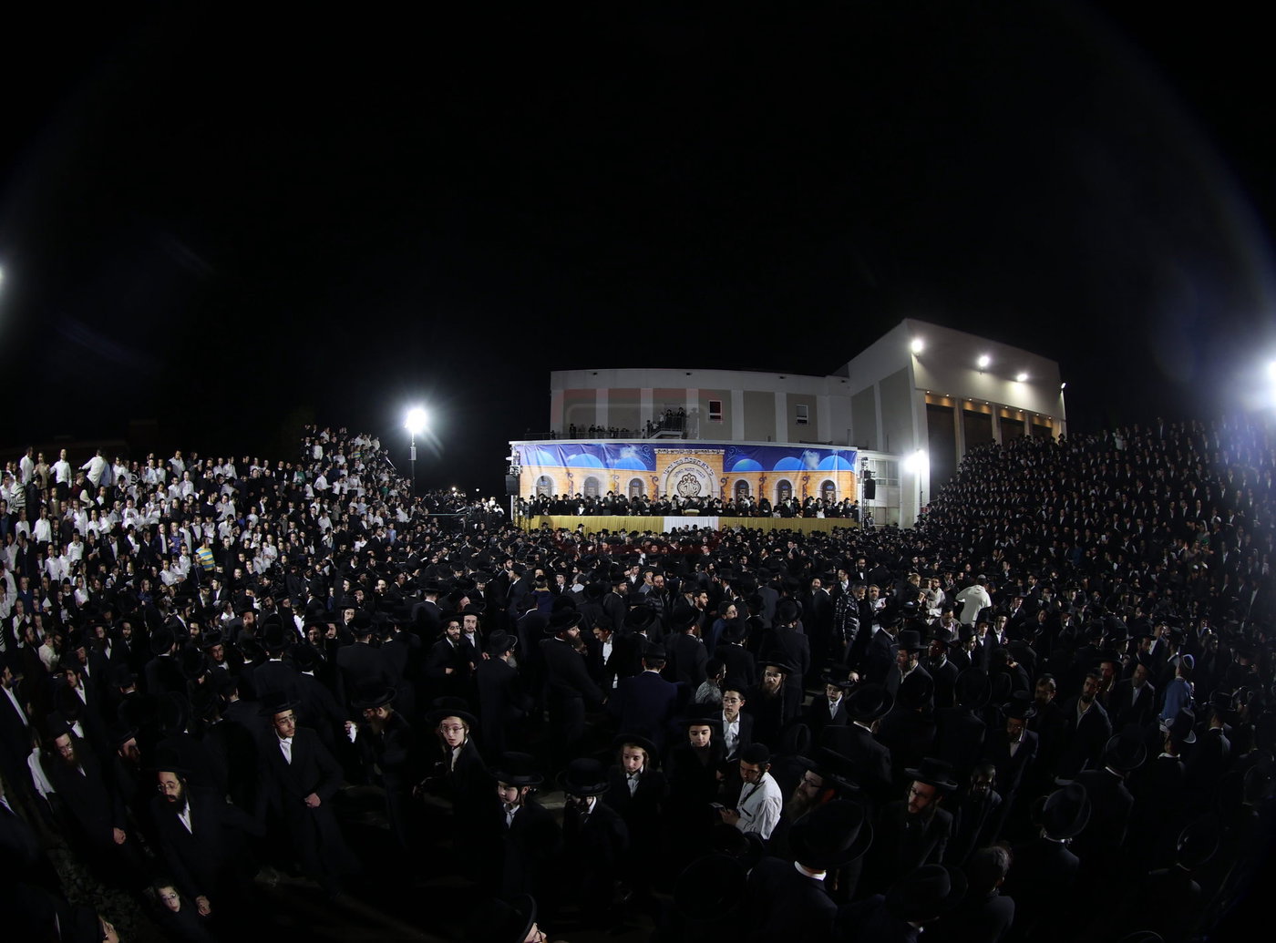 ל"ג בעומר בחצה"ק טאהש
