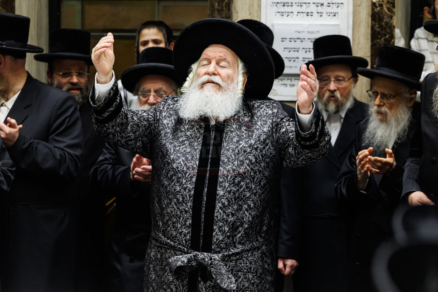 ל"ג בעומר בחצה"ק באבוב