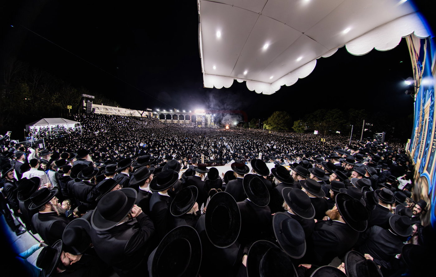 מעמד ההדלקה בחצה"ק סאטמר