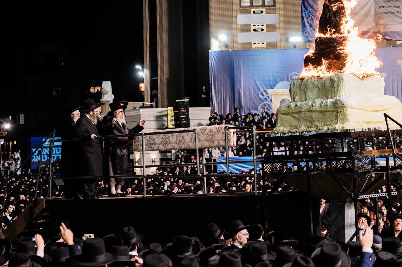 מעמד ההדלקה בחצה"ק סאטמר
