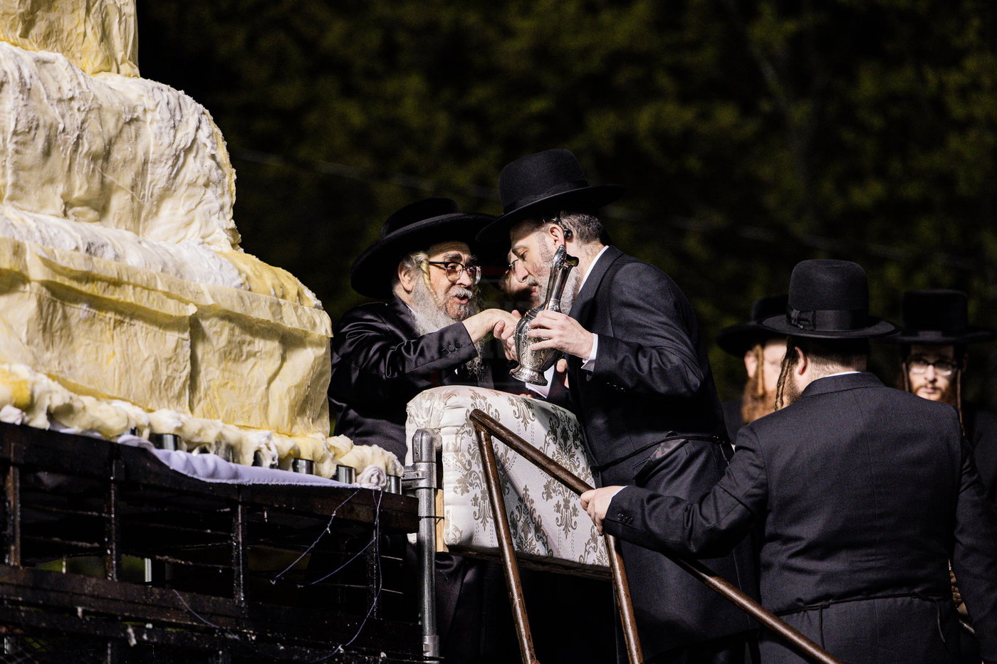 מעמד ההדלקה בחצה"ק סאטמר