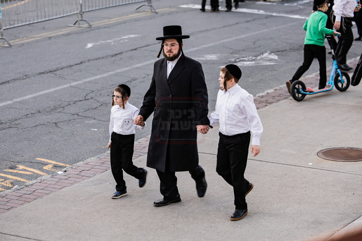 מעמד ההדלקה בחצה"ק סאטמר