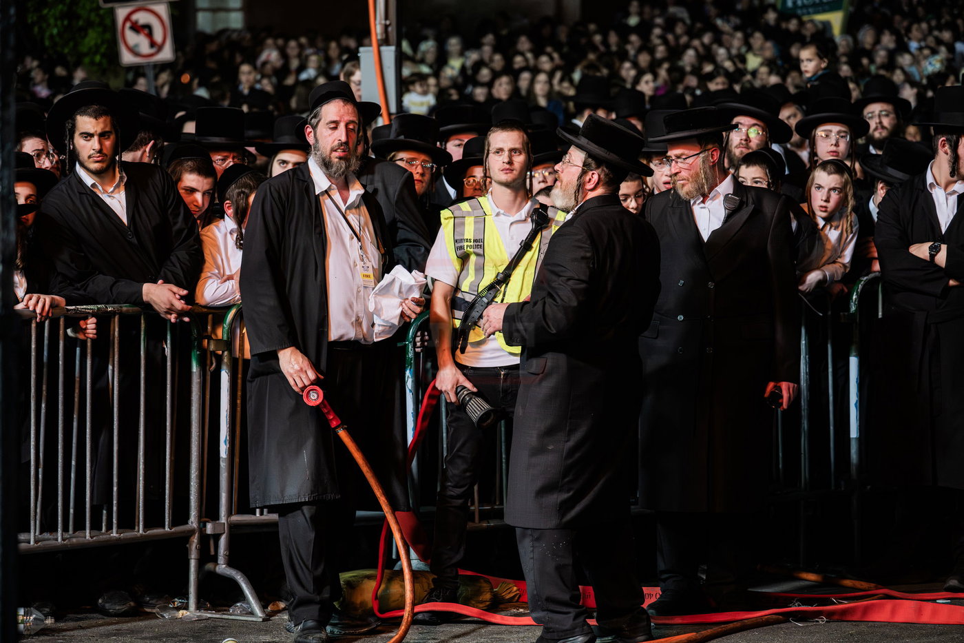 מעמד ההדלקה בחצה"ק סאטמר