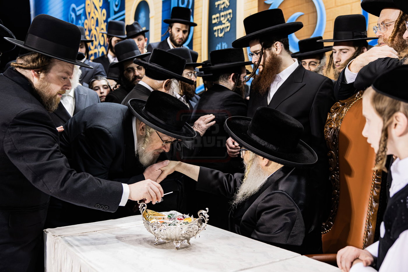 מעמד ההדלקה בחצה"ק סאטמר