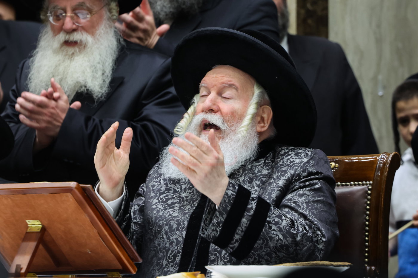 ל"ג בעומר בחצה"ק באבוב