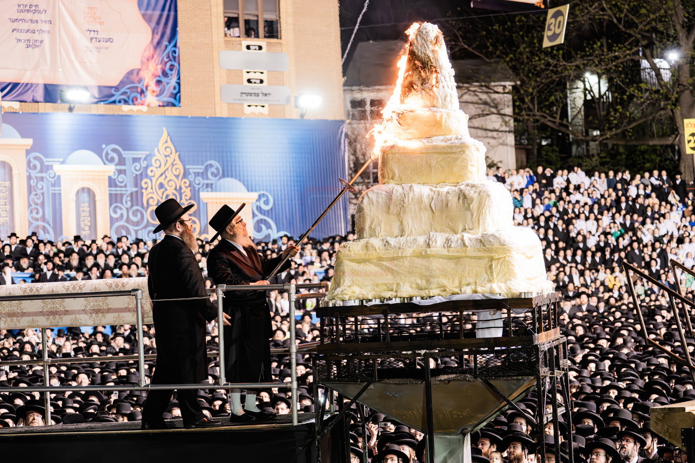 מעמד ההדלקה בחצה"ק סאטמר