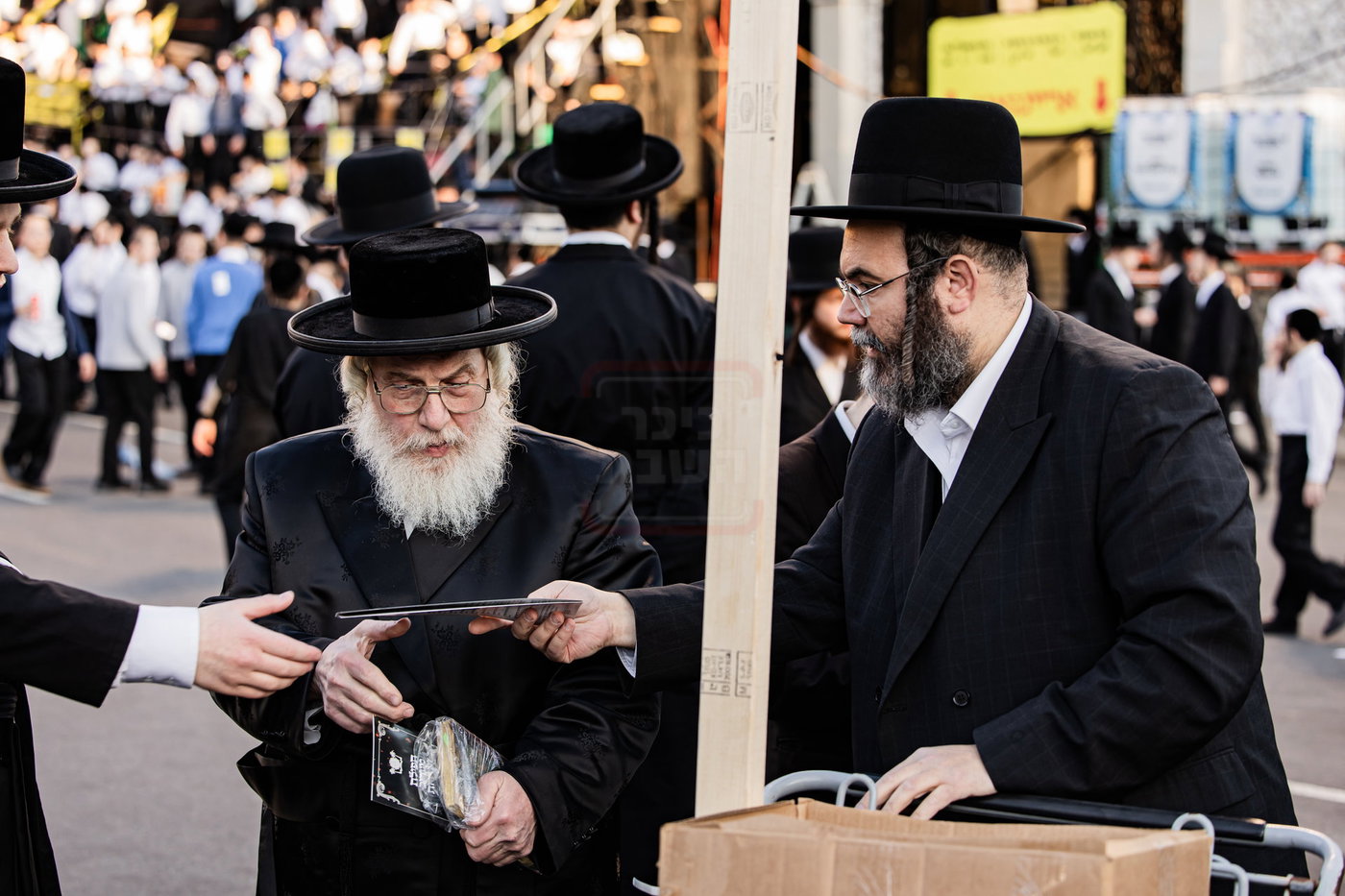 מעמד ההדלקה בחצה"ק סאטמר