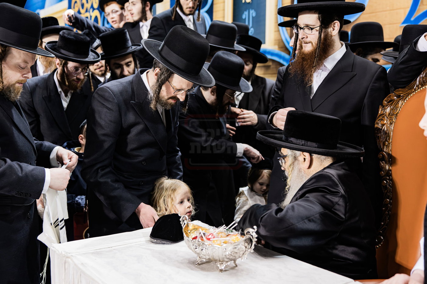 מעמד ההדלקה בחצה"ק סאטמר