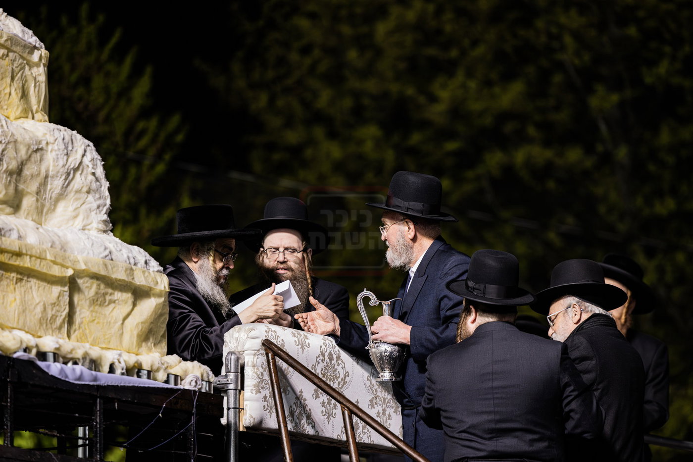 מעמד ההדלקה בחצה"ק סאטמר