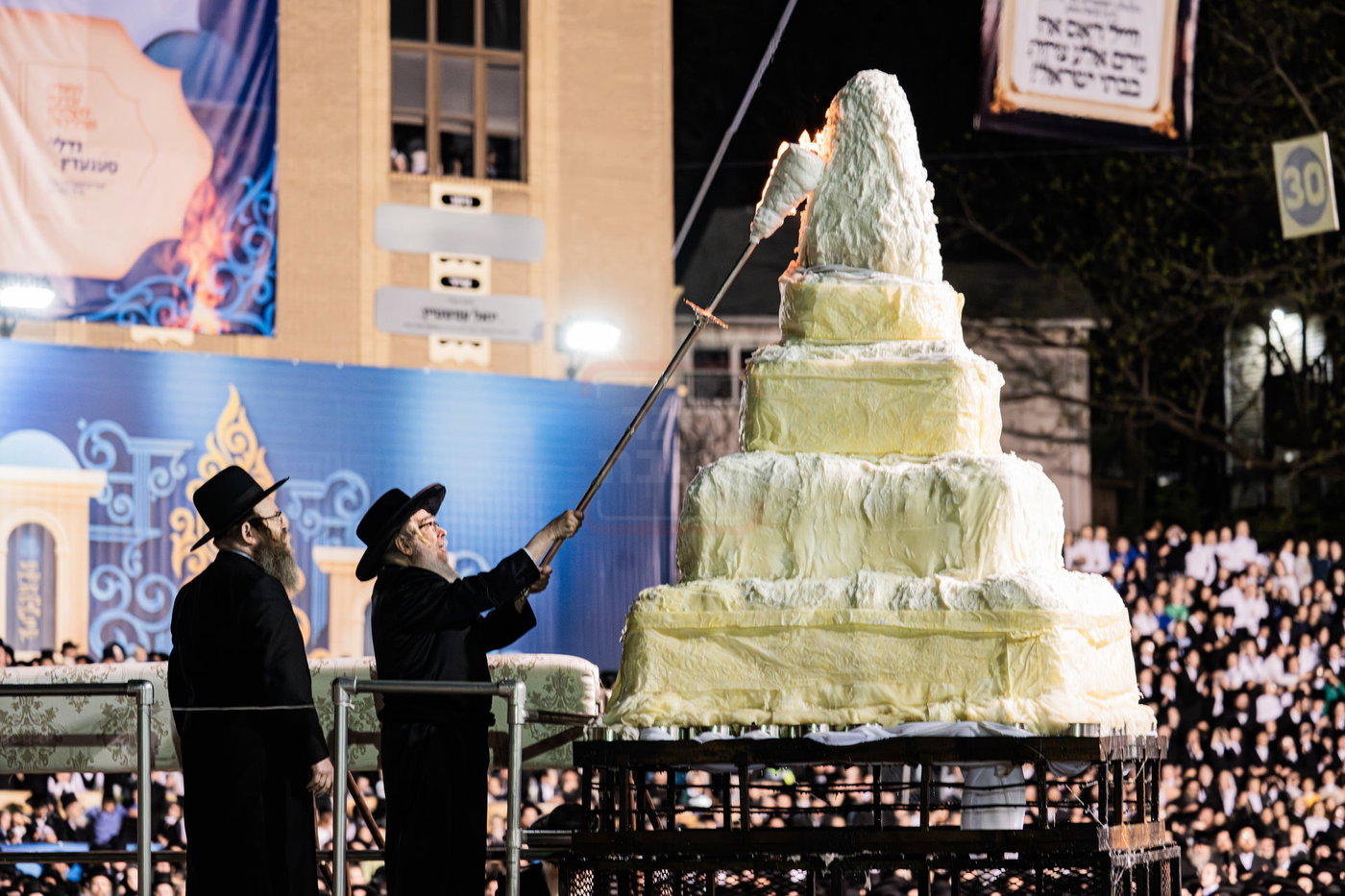 מעמד ההדלקה בחצה"ק סאטמר
