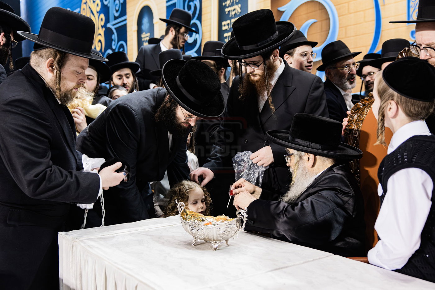 מעמד ההדלקה בחצה"ק סאטמר
