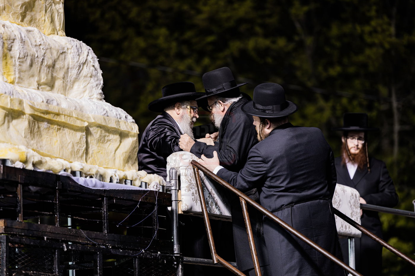 מעמד ההדלקה בחצה"ק סאטמר
