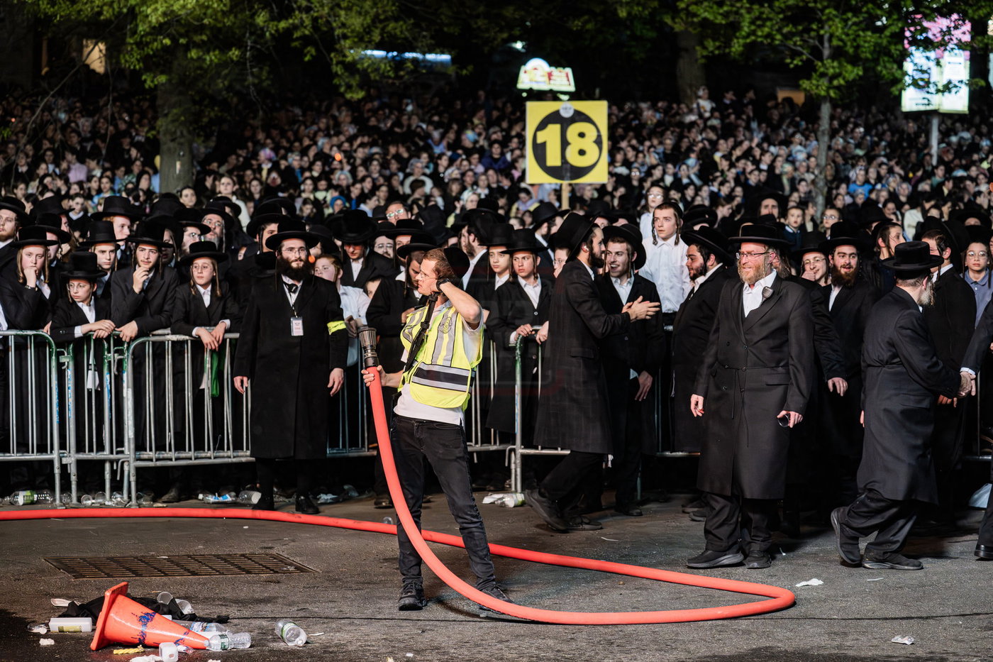 מעמד ההדלקה בחצה"ק סאטמר