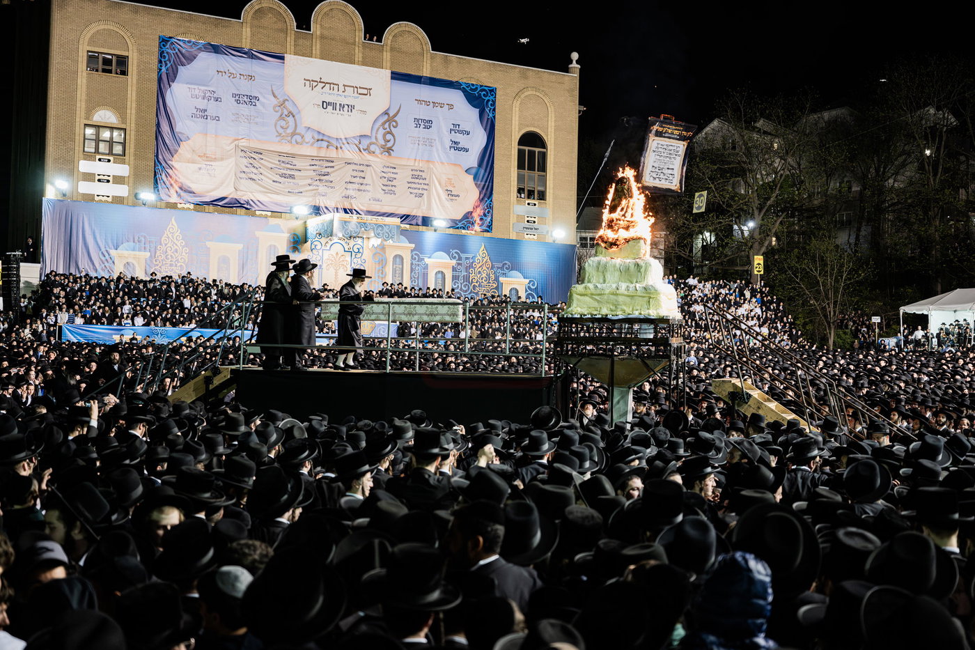 מעמד ההדלקה בחצה"ק סאטמר