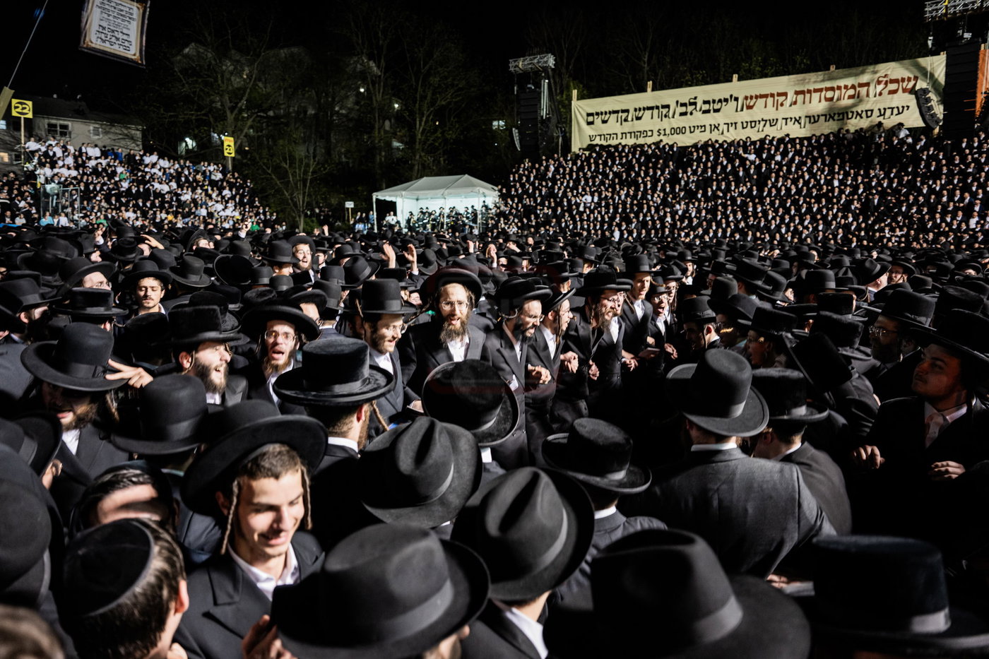 מעמד ההדלקה בחצה"ק סאטמר
