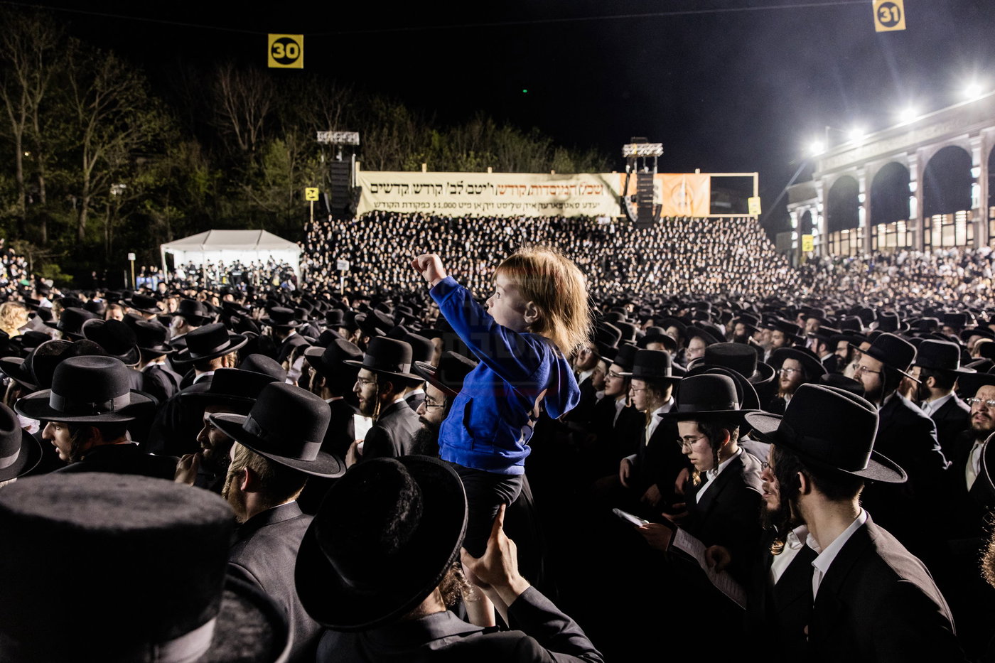 מעמד ההדלקה בחצה"ק סאטמר
