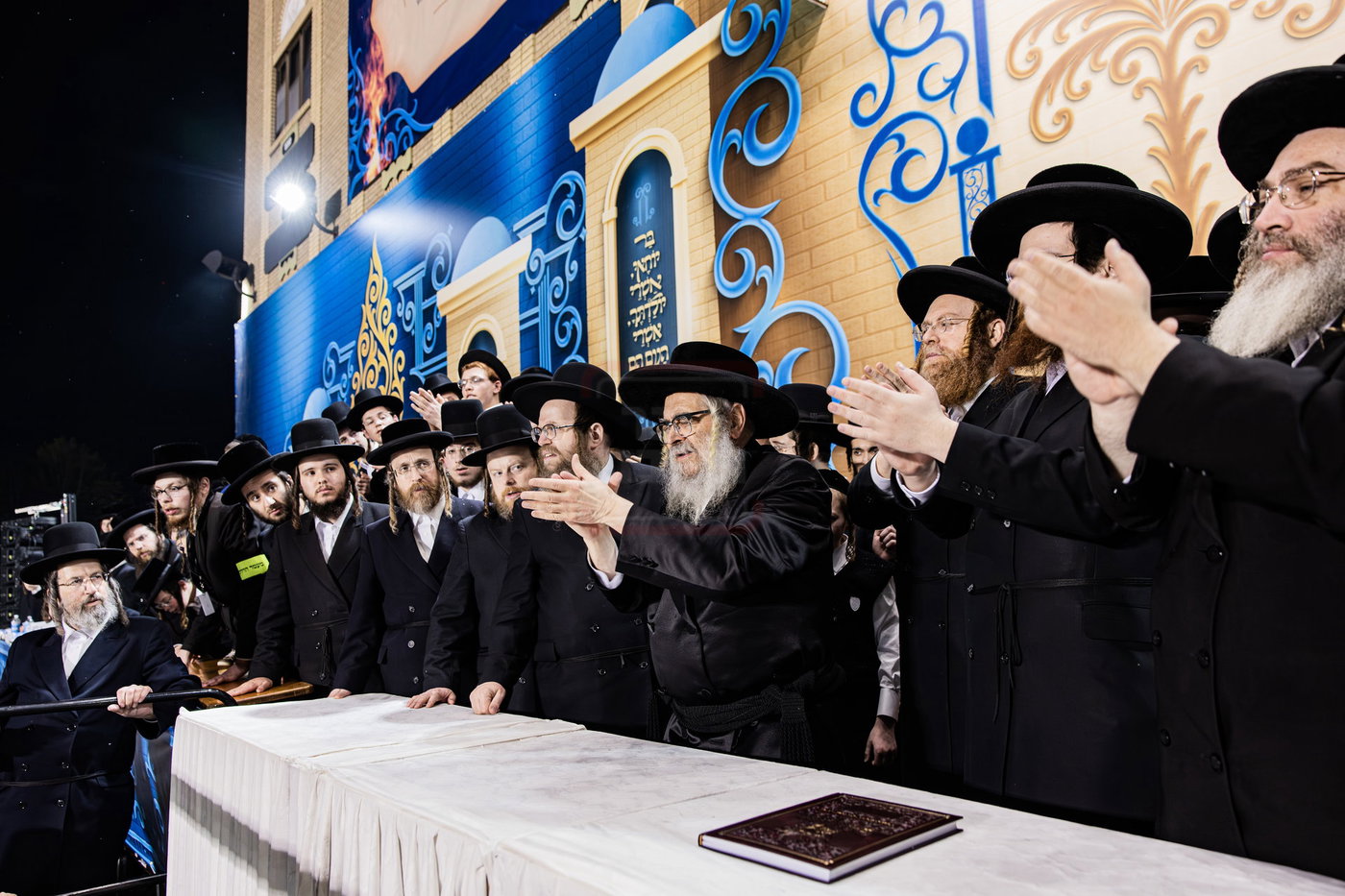 מעמד ההדלקה בחצה"ק סאטמר
