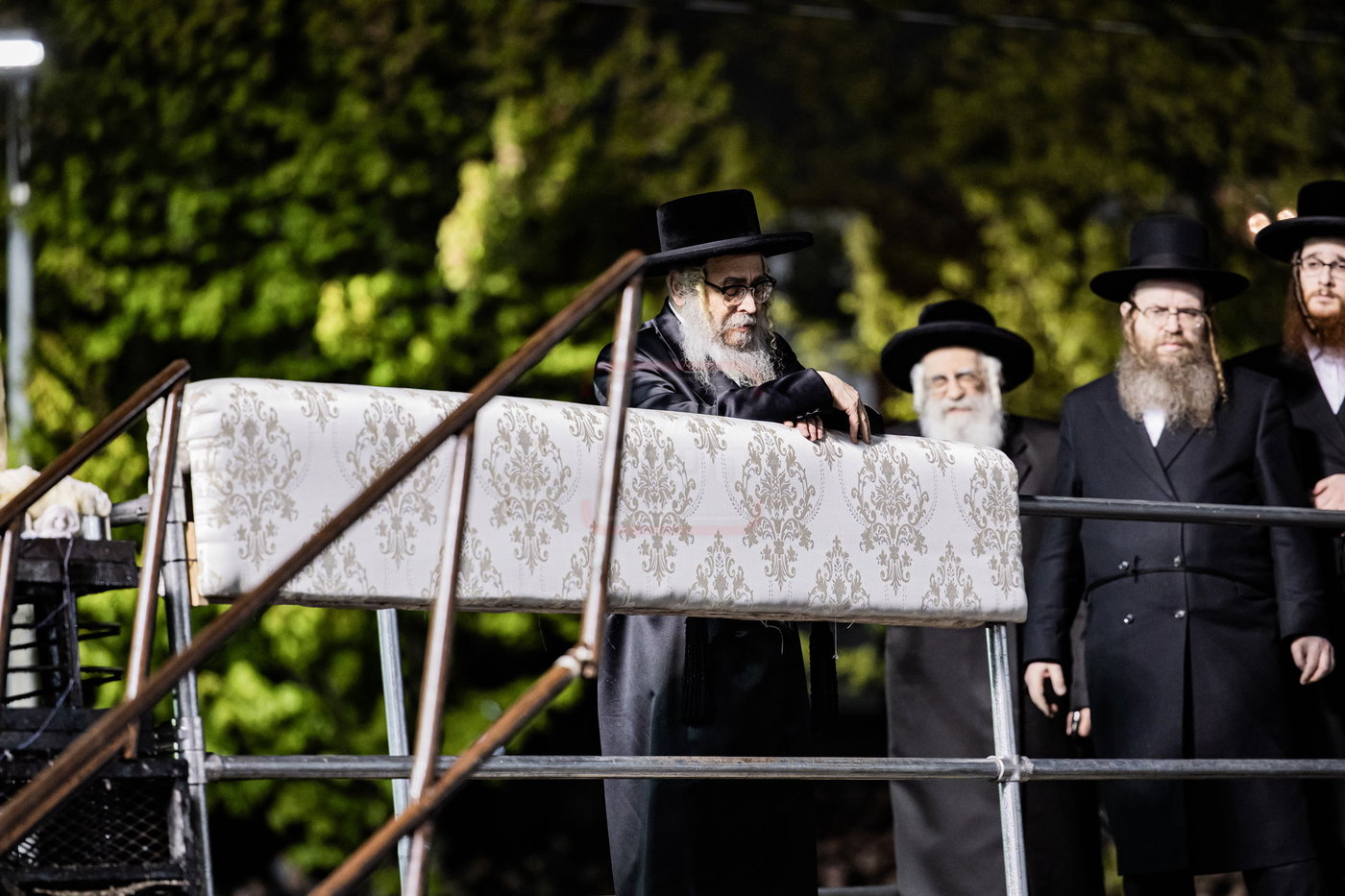 מעמד ההדלקה בחצה"ק סאטמר