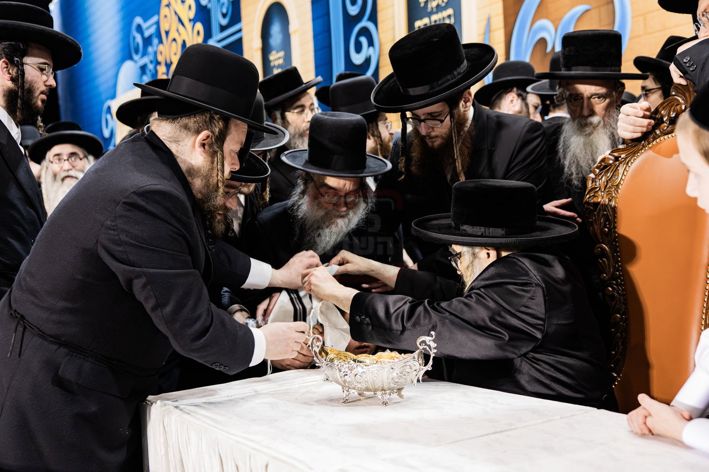 מעמד ההדלקה בחצה"ק סאטמר