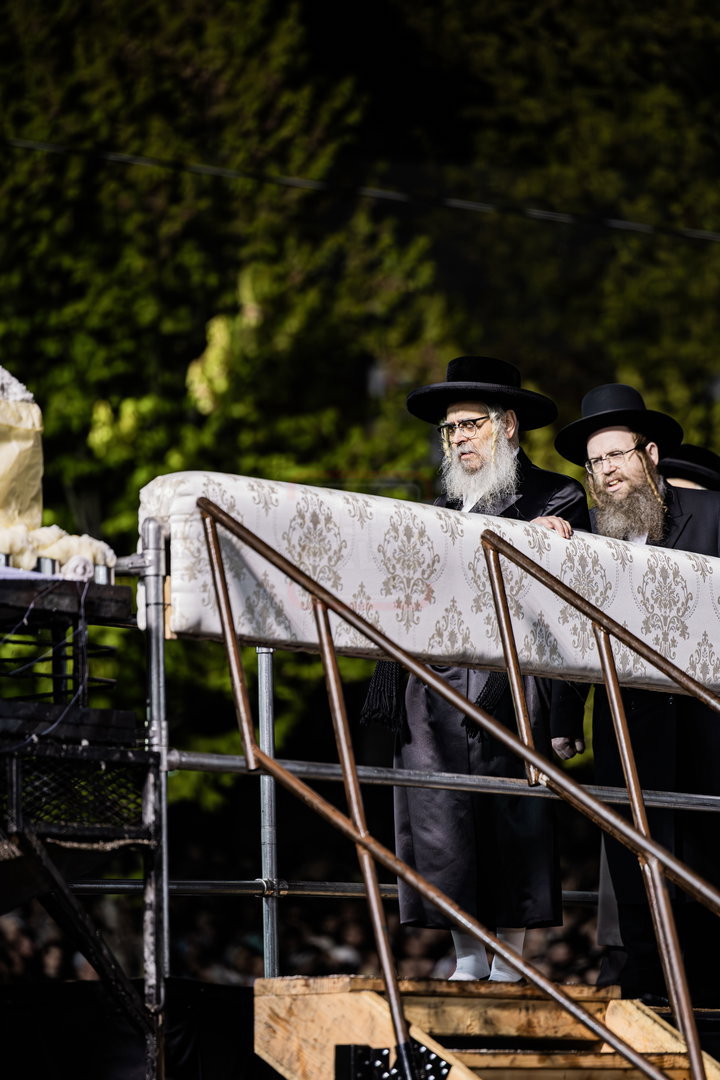 מעמד ההדלקה בחצה"ק סאטמר
