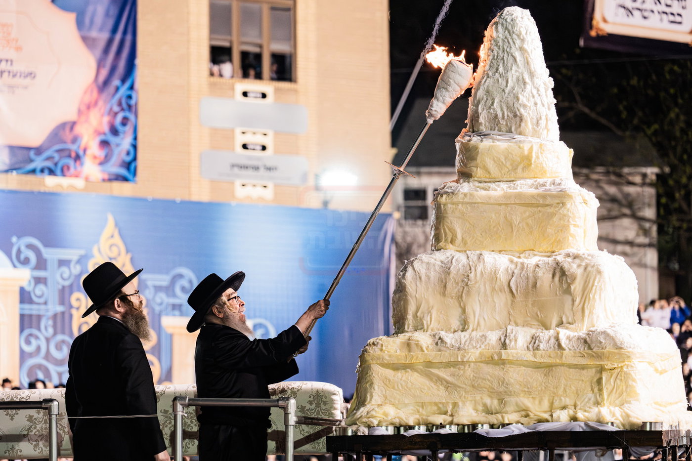 מעמד ההדלקה בחצה"ק סאטמר