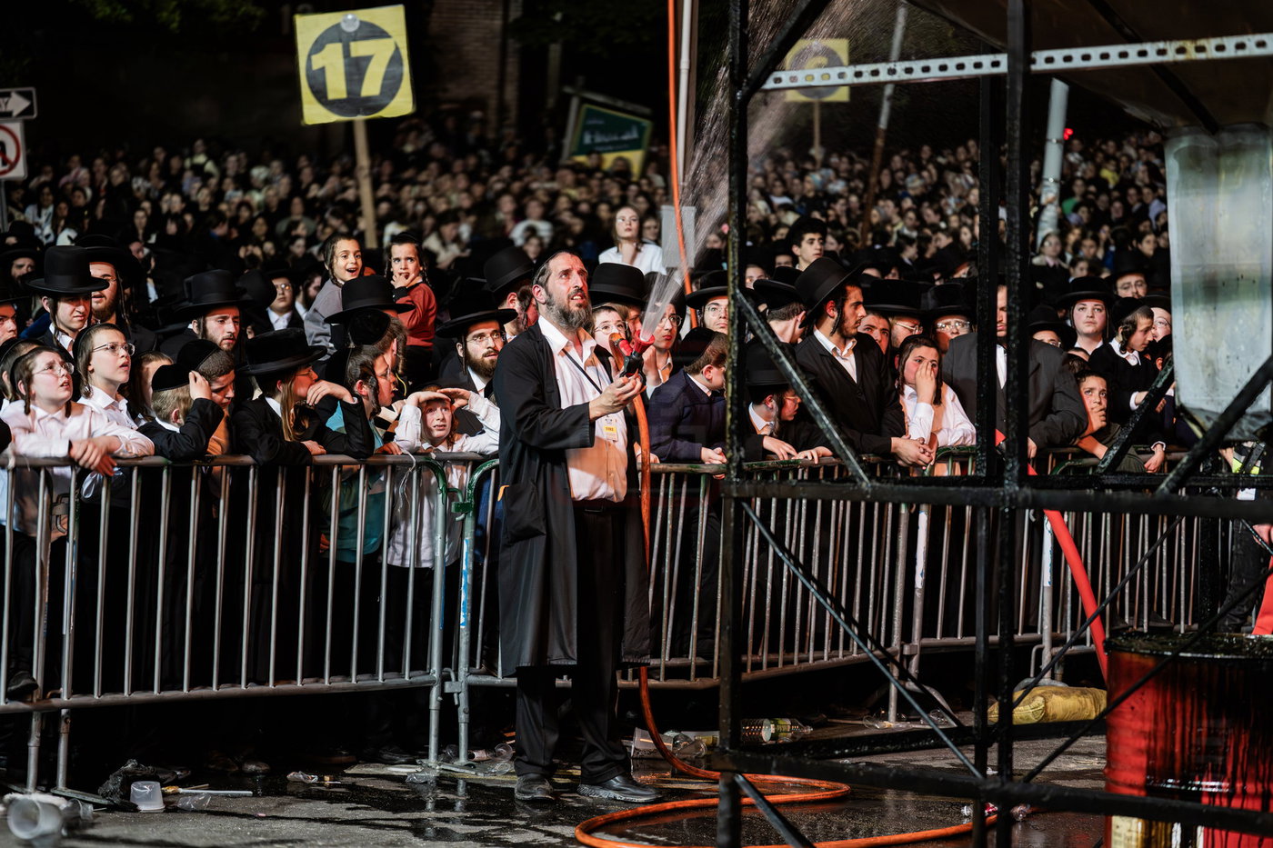 מעמד ההדלקה בחצה"ק סאטמר