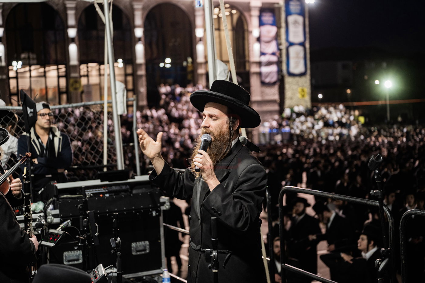 מעמד ההדלקה בחצה"ק סאטמר