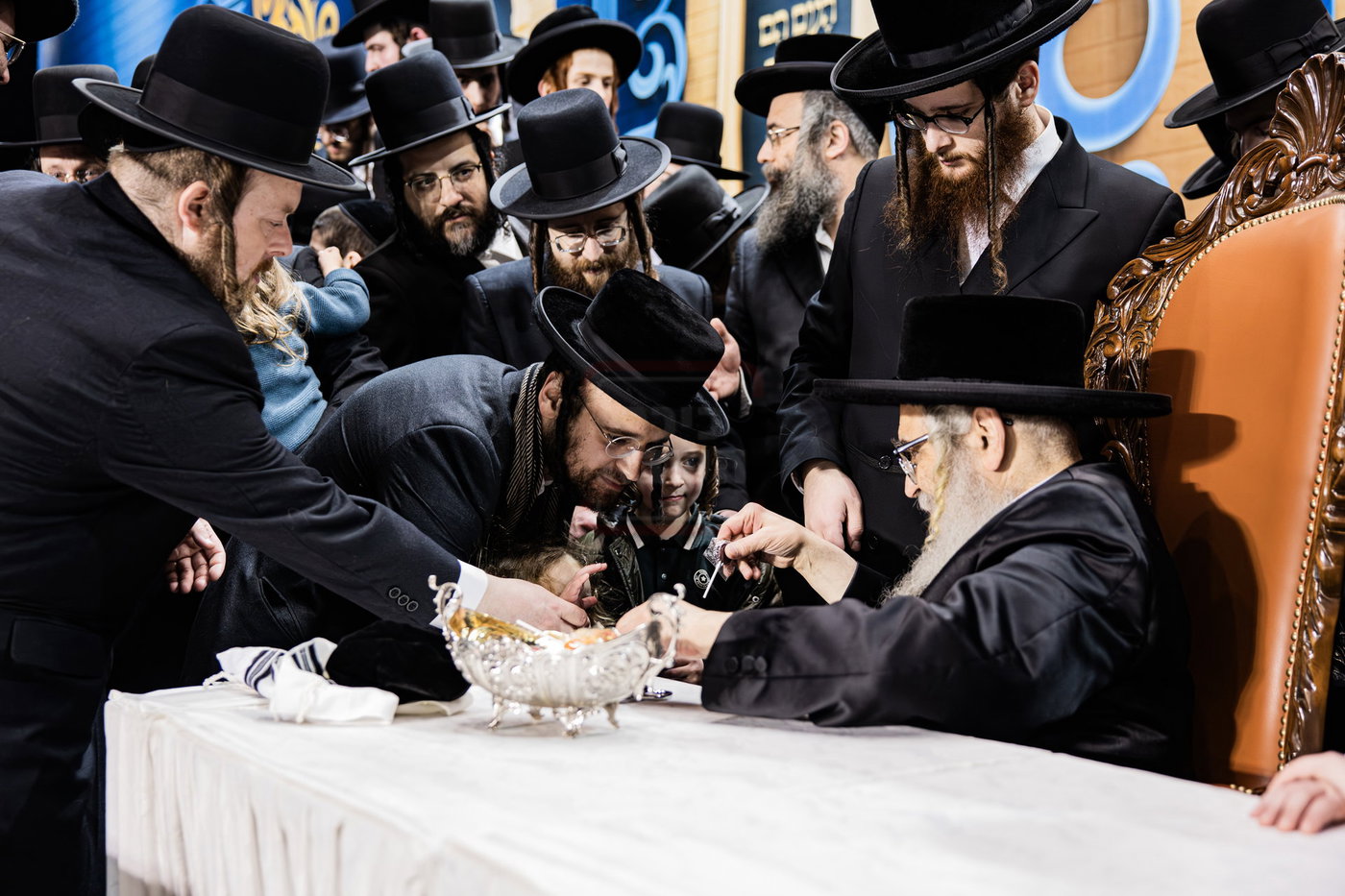 מעמד ההדלקה בחצה"ק סאטמר