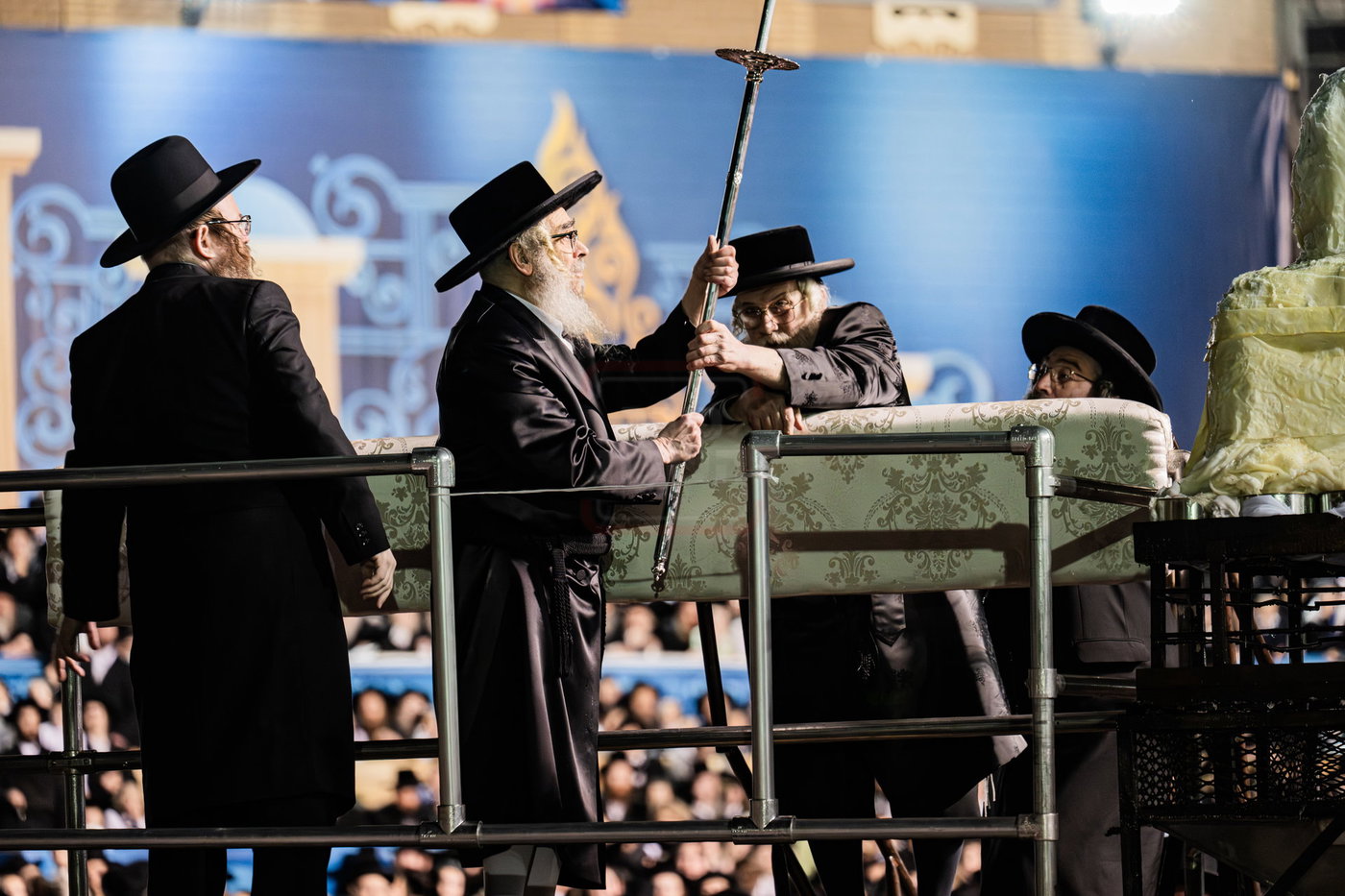 מעמד ההדלקה בחצה"ק סאטמר