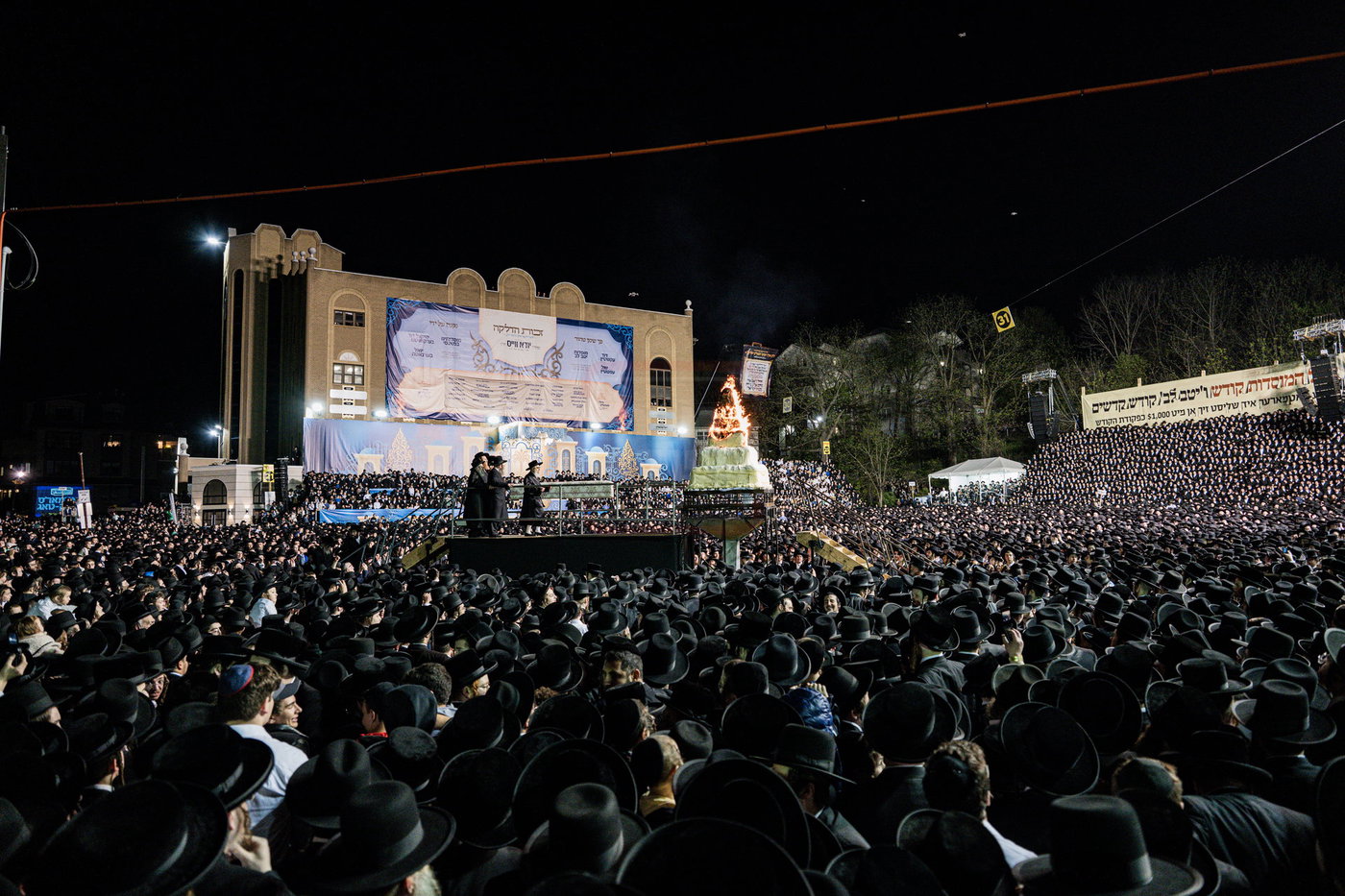 מעמד ההדלקה בחצה"ק סאטמר