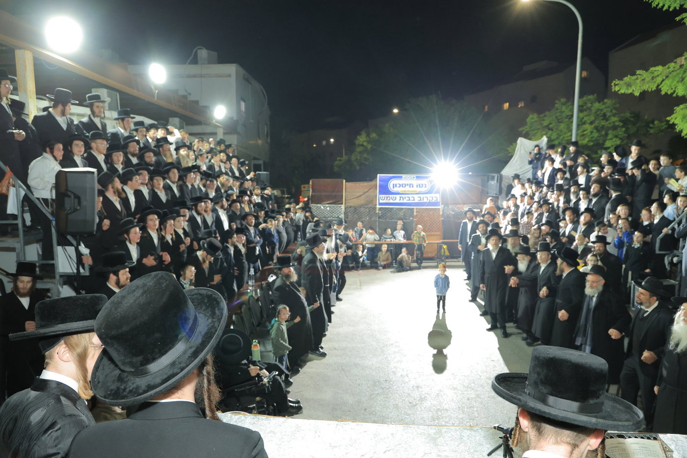 ל"ג בעומר בחצה"ק טרעבישאן
