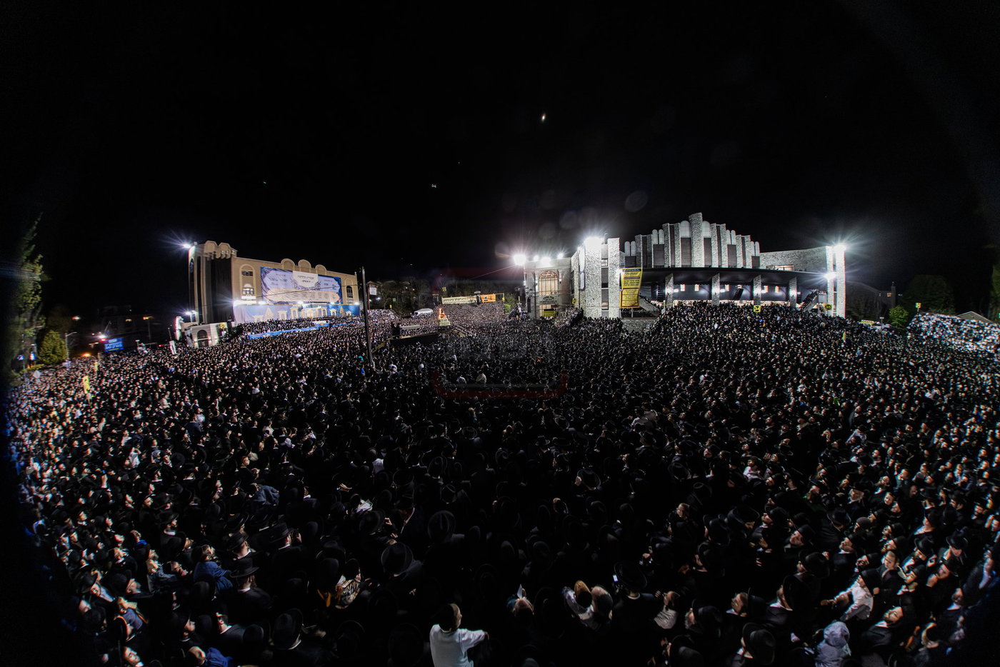 מעמד ההדלקה בחצה"ק סאטמר