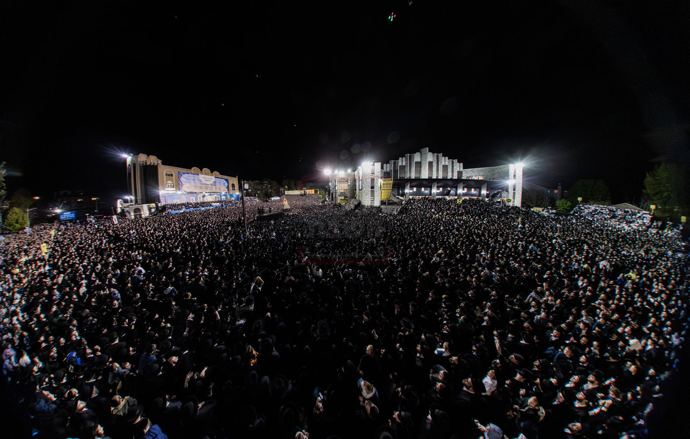 מעמד ההדלקה בחצה"ק סאטמר