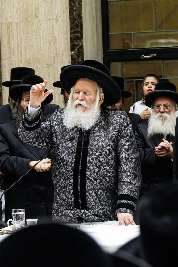 ל"ג בעומר בחצה"ק באבוב