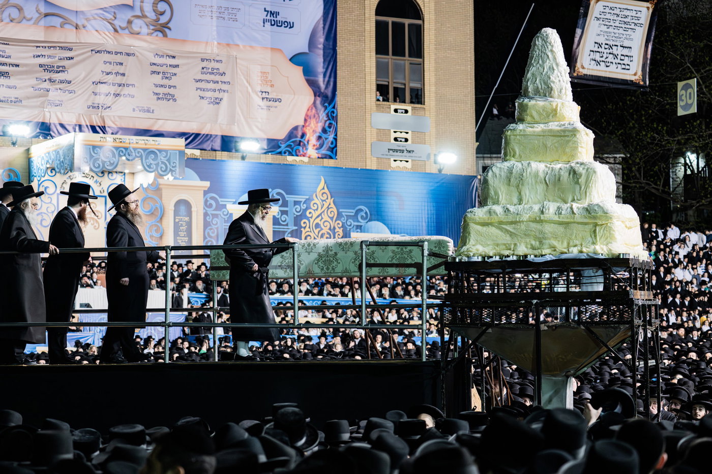 מעמד ההדלקה בחצה"ק סאטמר