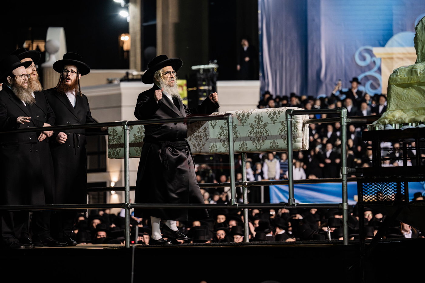 מעמד ההדלקה בחצה"ק סאטמר