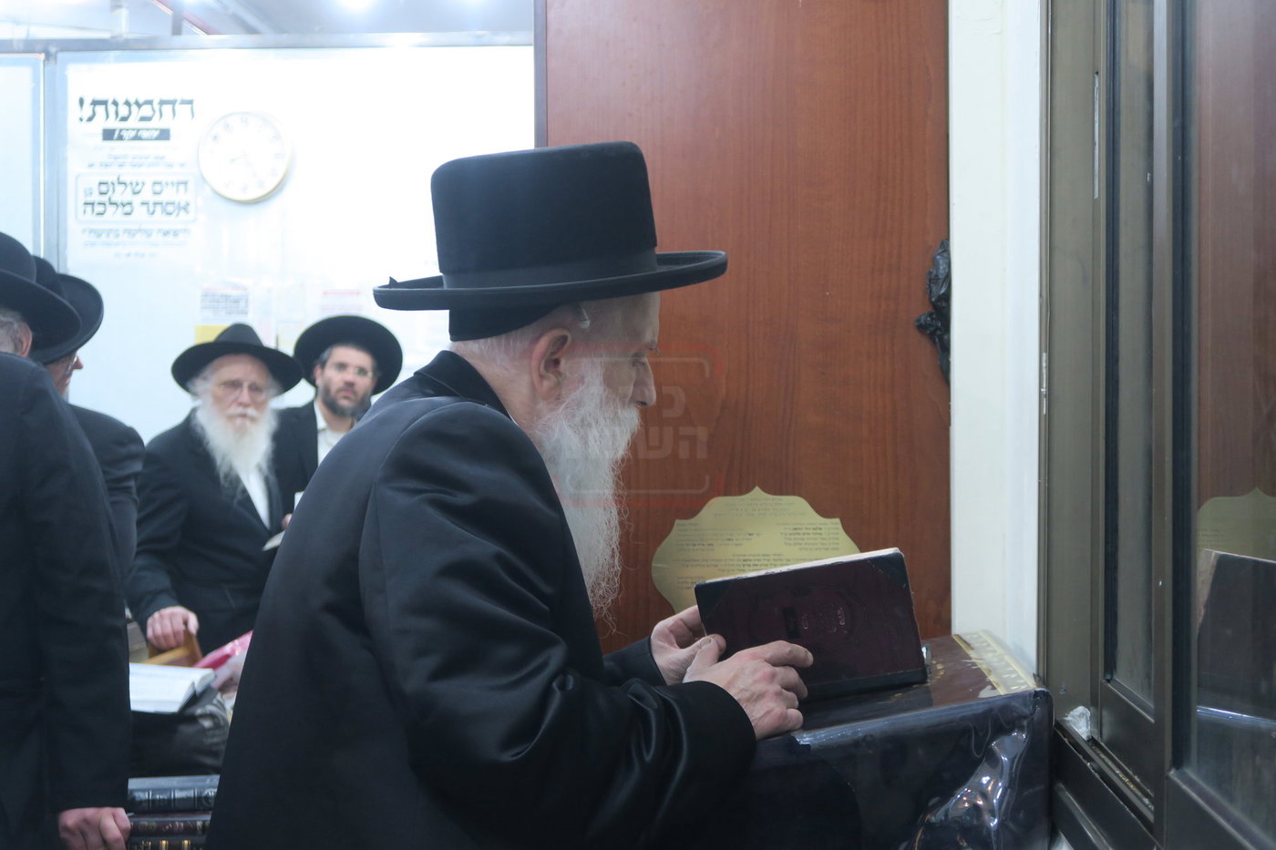 אדמו"רים ורבנים במירון לאחר ל"ג בעומר