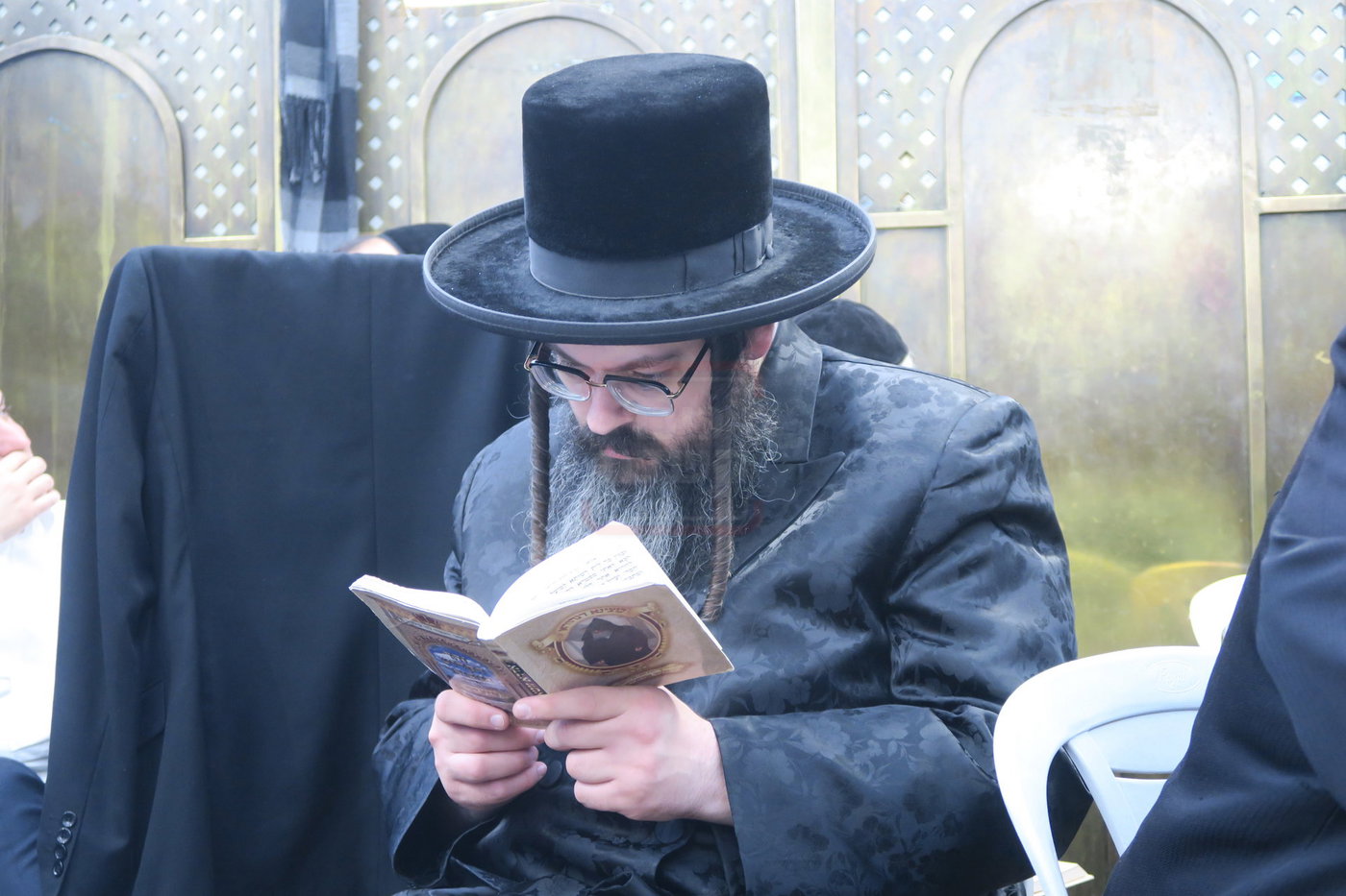 אדמו"רים ורבנים במירון לאחר ל"ג בעומר