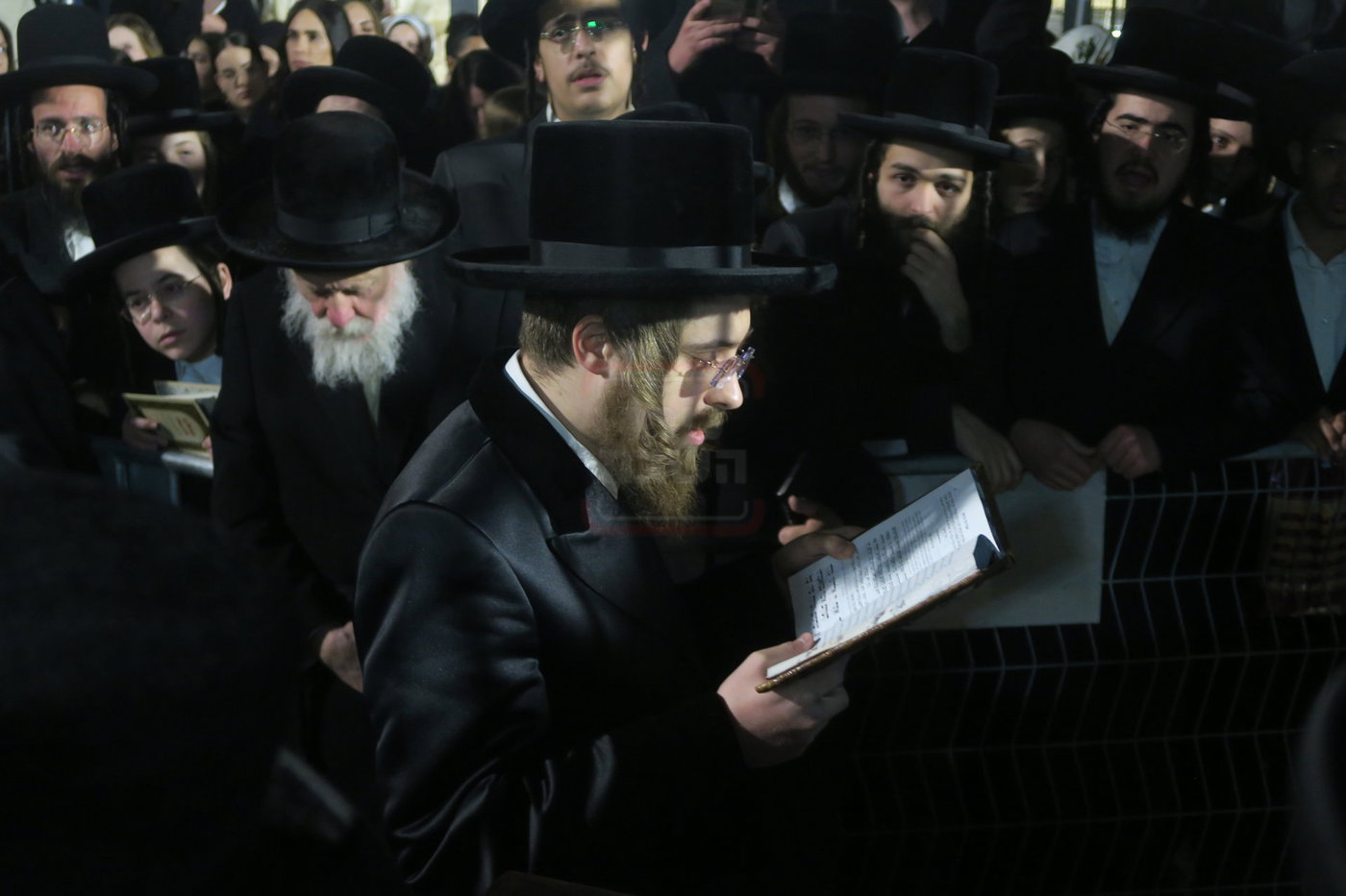 אדמו"רים ורבנים במירון לאחר ל"ג בעומר