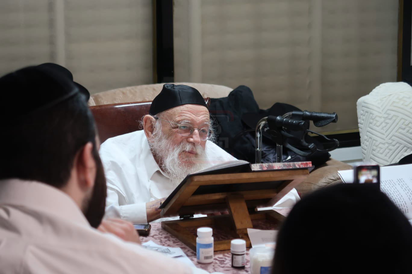 הגאון רבי מאיר גריינמן במסירת שיעור